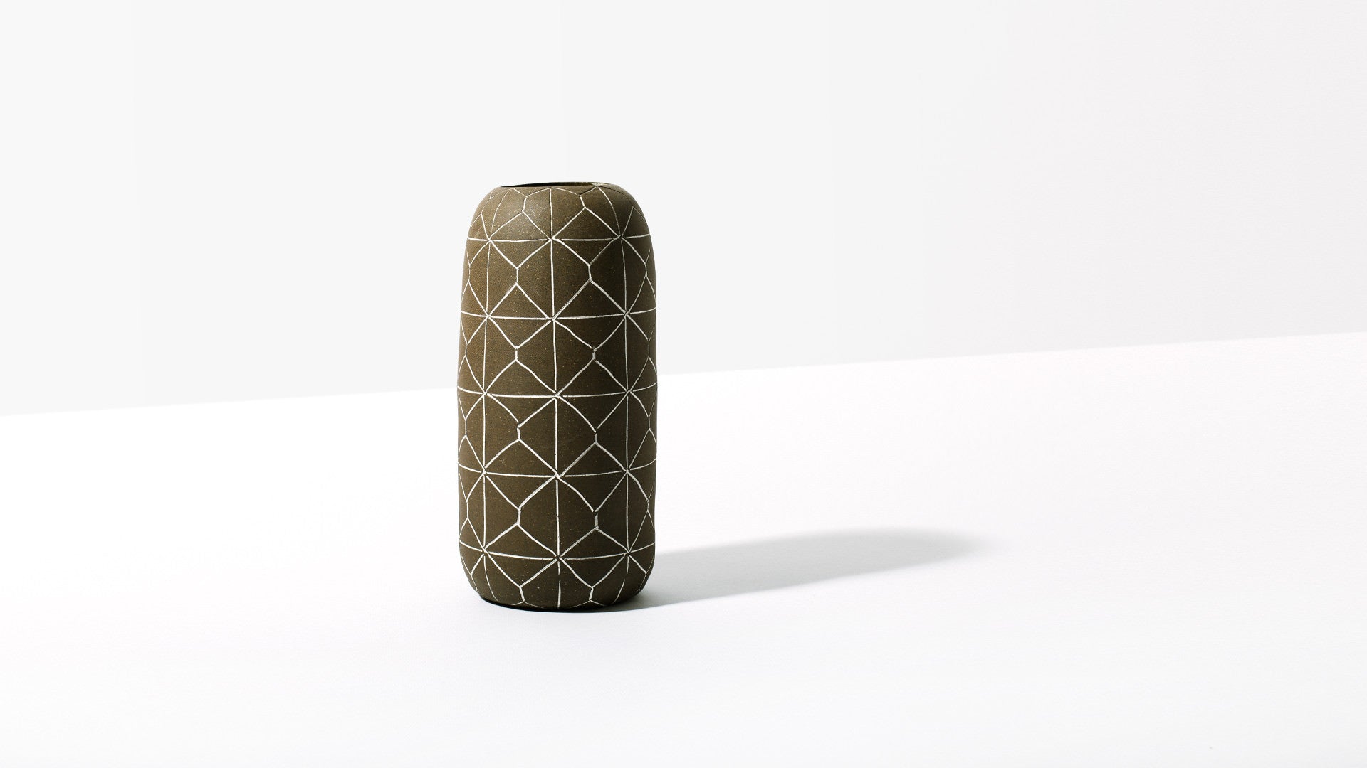 Dark Maurice Vase - Homecoming