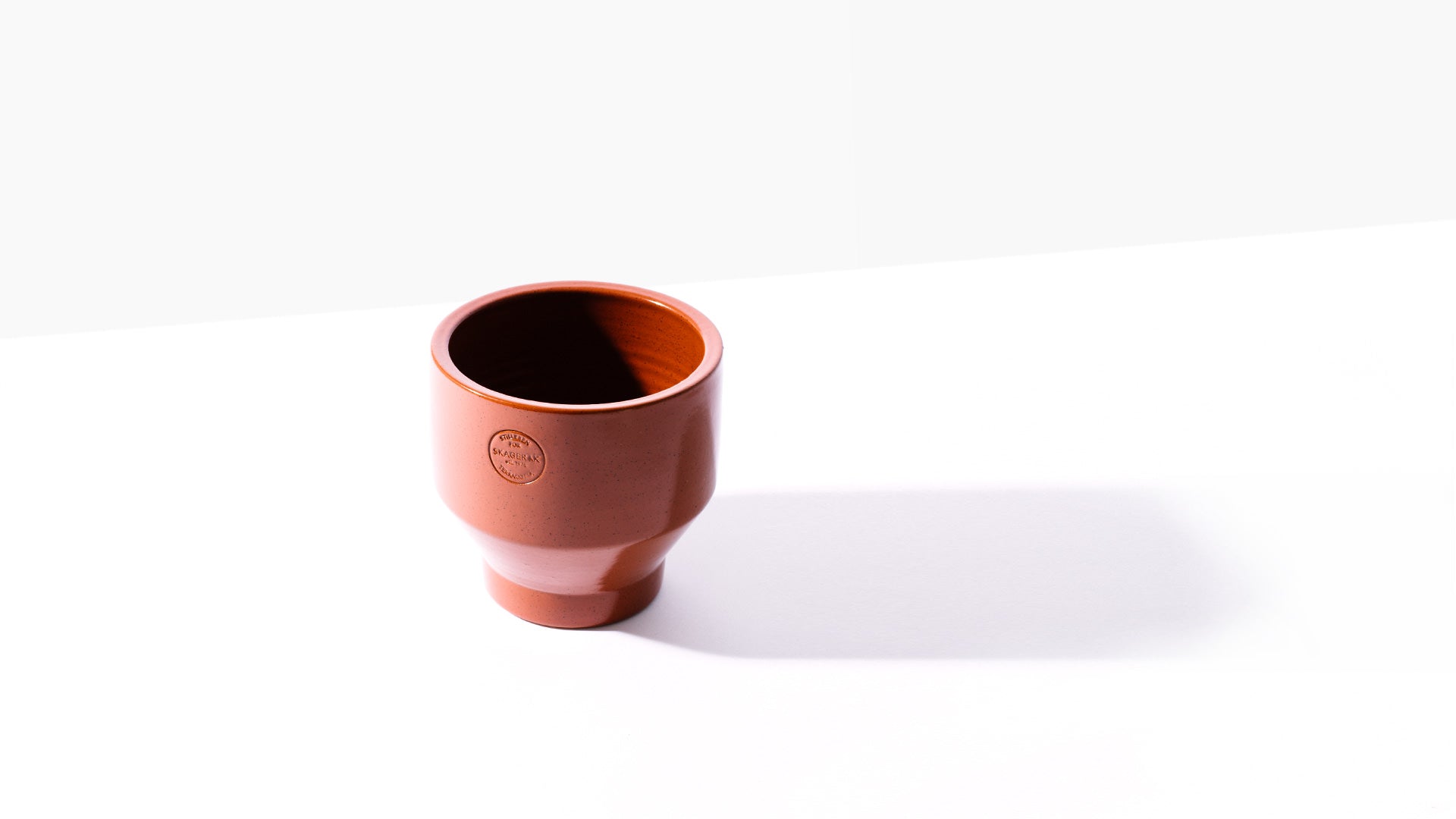 Glazed Red Edge Pot - Skagerak - Homecoming